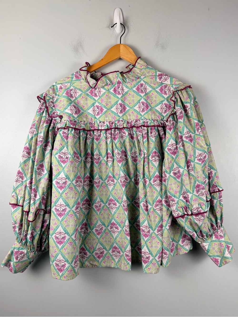 Karlie puff sleeve ruffle green pink block print floral blouse size large - Picture 6 of 6